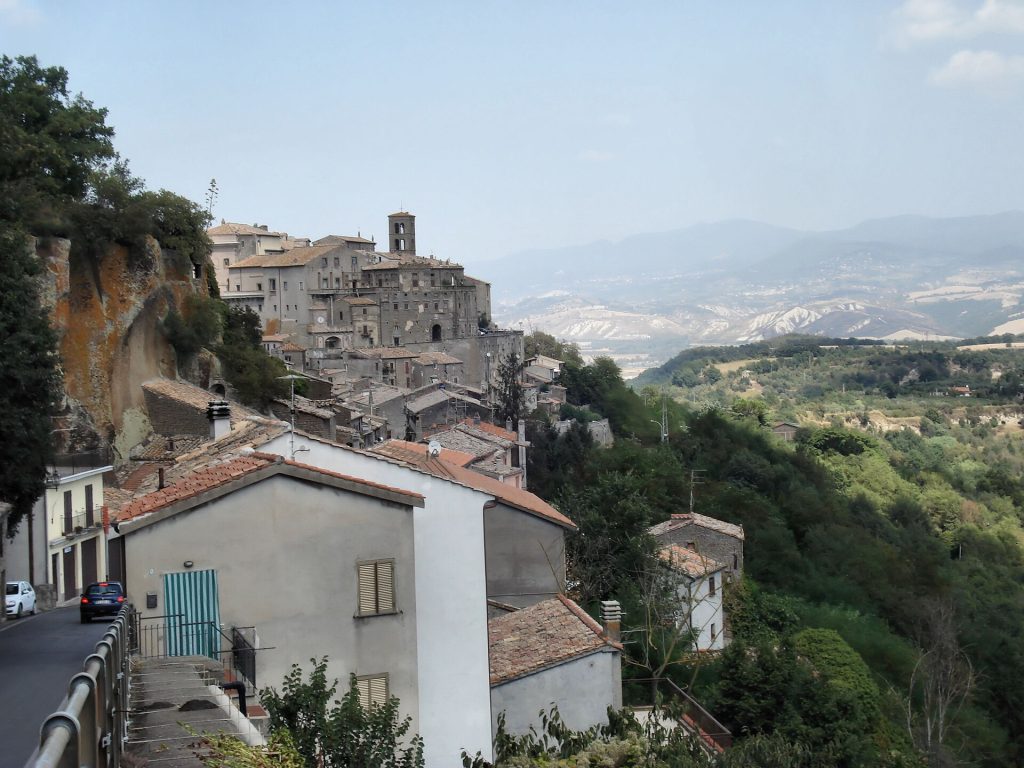Benvenuti a Bomarzo, un comune incantevole nel cuore della Tuscia viterbese
