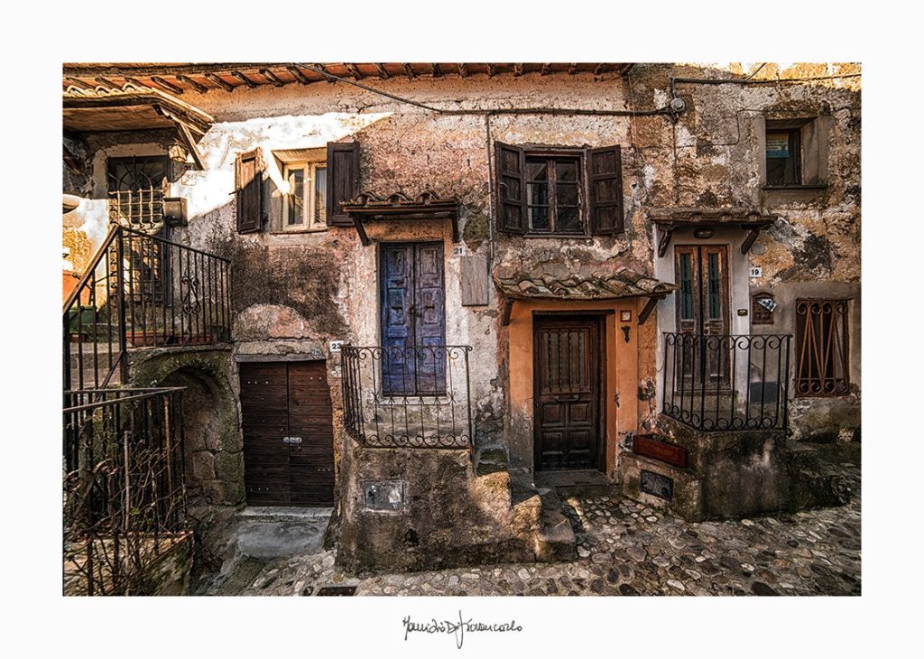 Calcata: il borgo sospeso tra arte, storia e sapori autentici