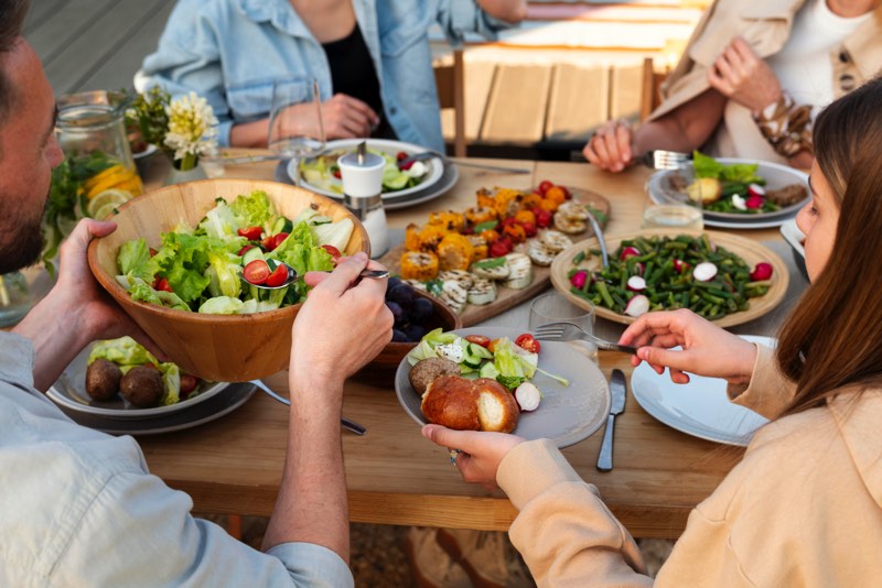 Pancia gonfia? Alimenti consigliati e cibi da evitare
