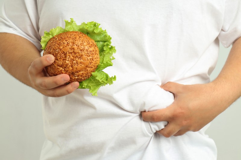 Pancia gonfia? Alimenti consigliati e cibi da evitare