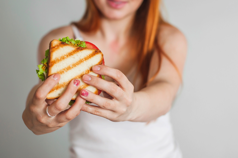 Mangiare con le mani: una tradizione più diffusa di quanto pensiamo