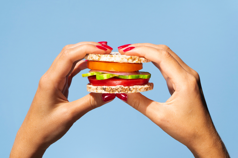 Mangiare con le mani: una tradizione più diffusa di quanto pensiamo